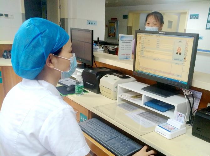 多功能身份證社?？ㄗx卡器